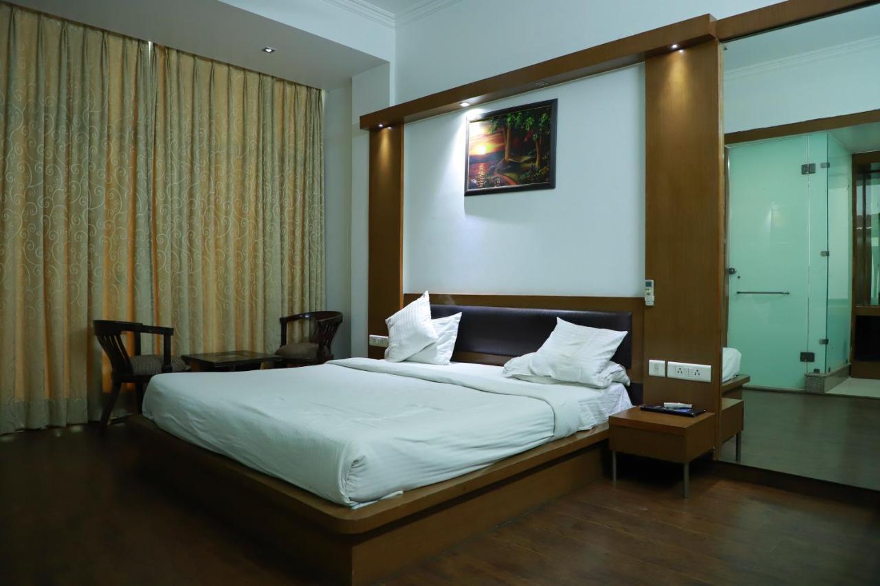 Hotel Parth Inn 가지아바드 외부 사진