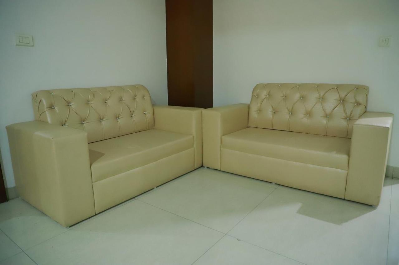 Hotel Parth Inn 가지아바드 외부 사진