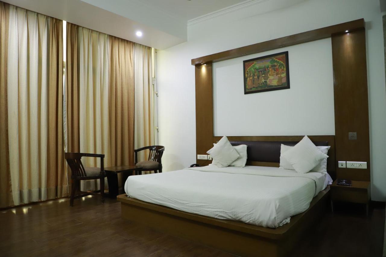 Hotel Parth Inn 가지아바드 외부 사진