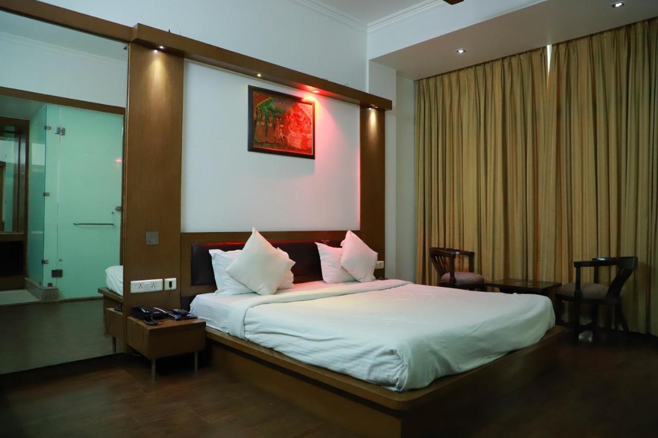 Hotel Parth Inn 가지아바드 외부 사진