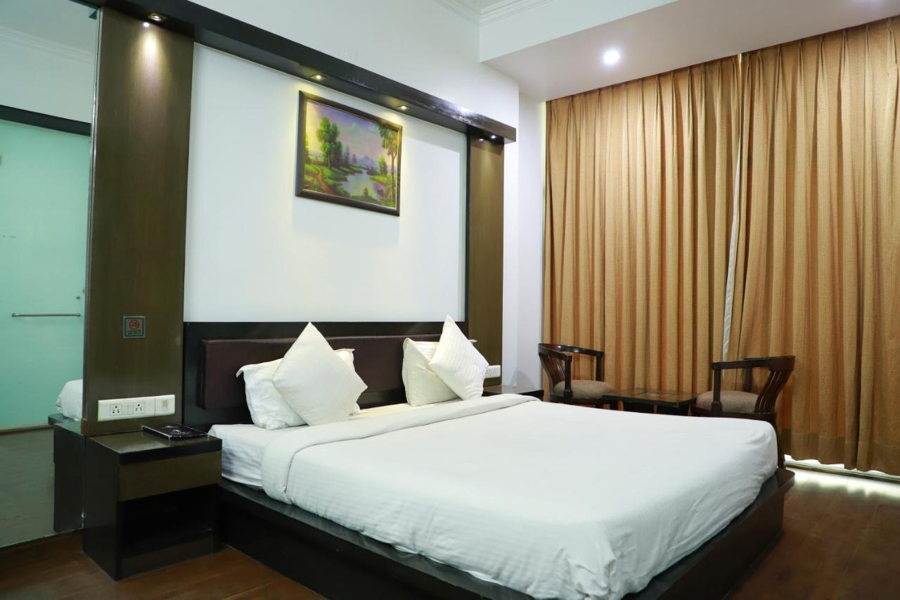 Hotel Parth Inn 가지아바드 외부 사진