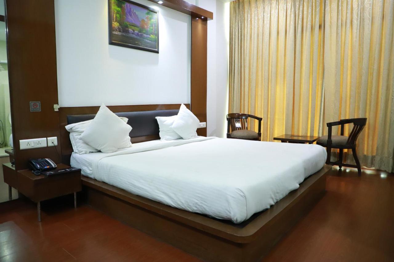 Hotel Parth Inn 가지아바드 외부 사진