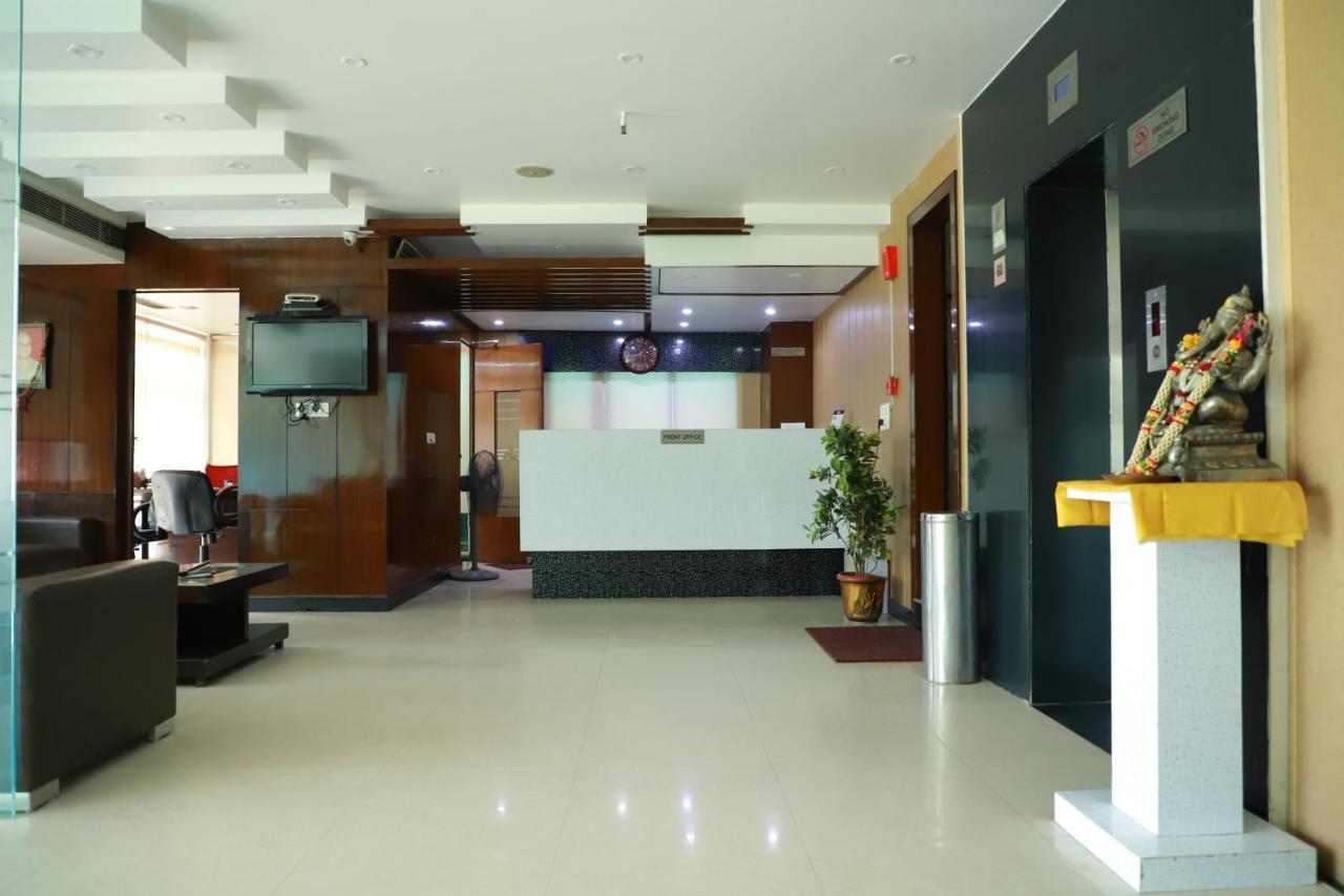 Hotel Parth Inn 가지아바드 외부 사진