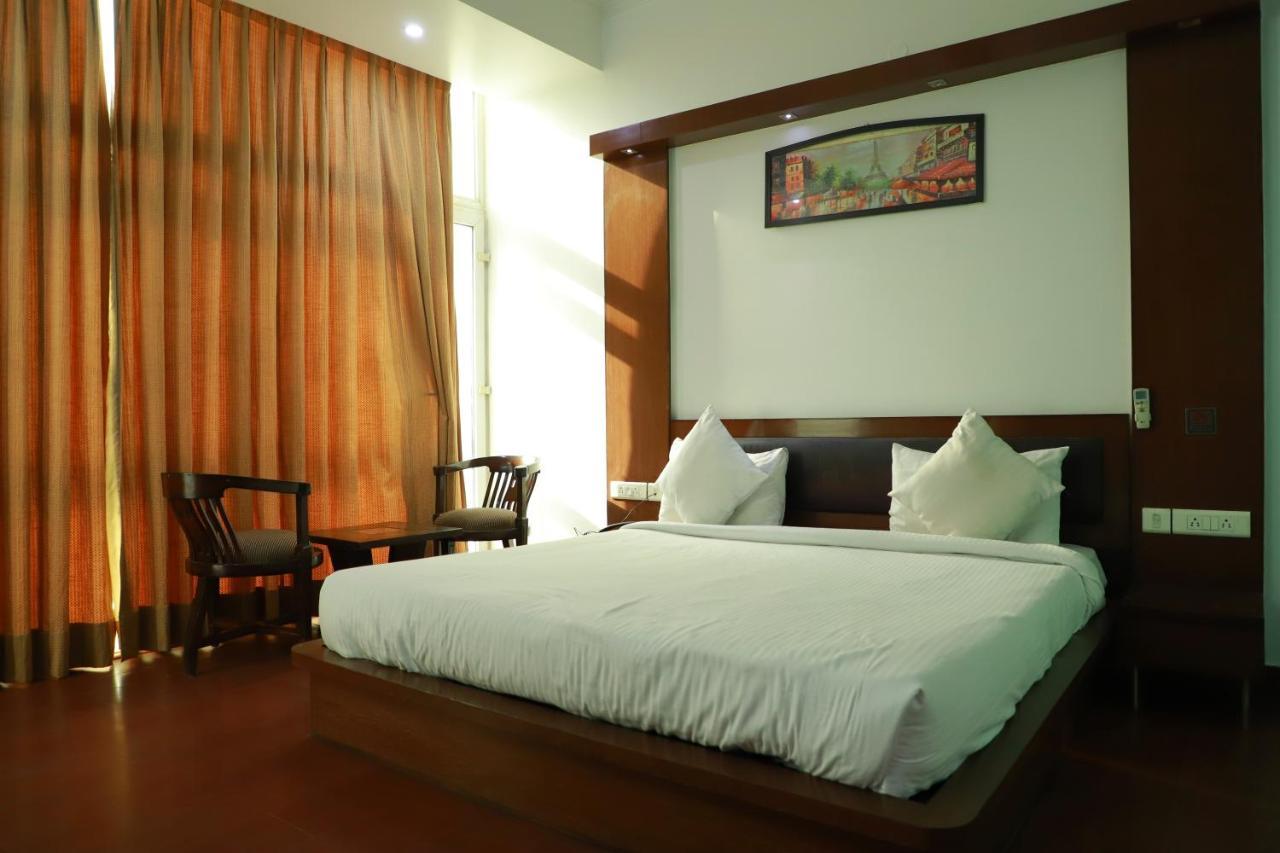 Hotel Parth Inn 가지아바드 외부 사진