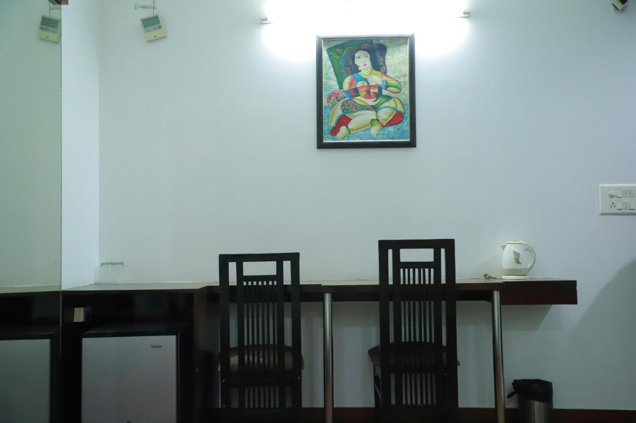 Hotel Parth Inn 가지아바드 외부 사진