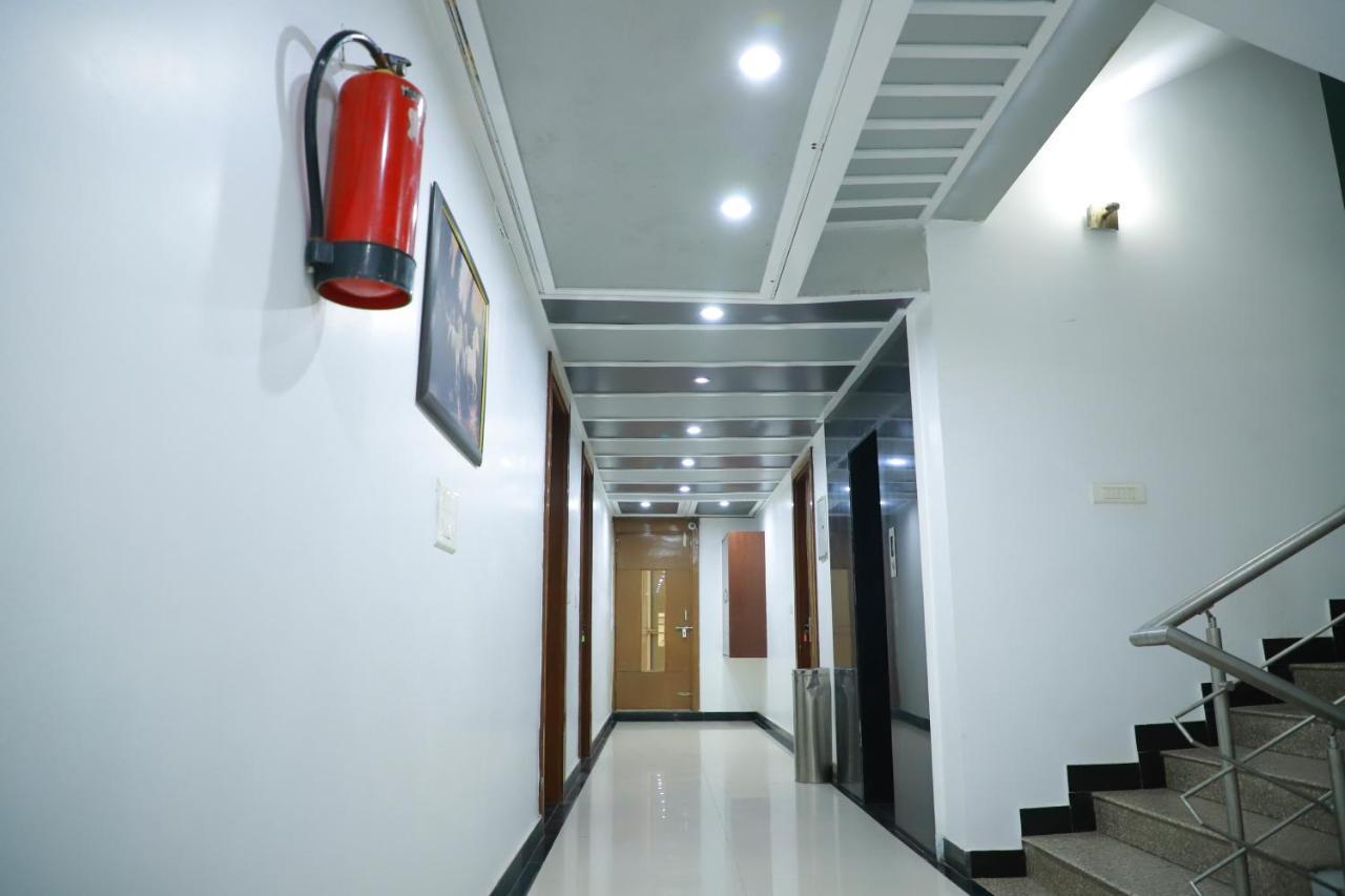 Hotel Parth Inn 가지아바드 외부 사진