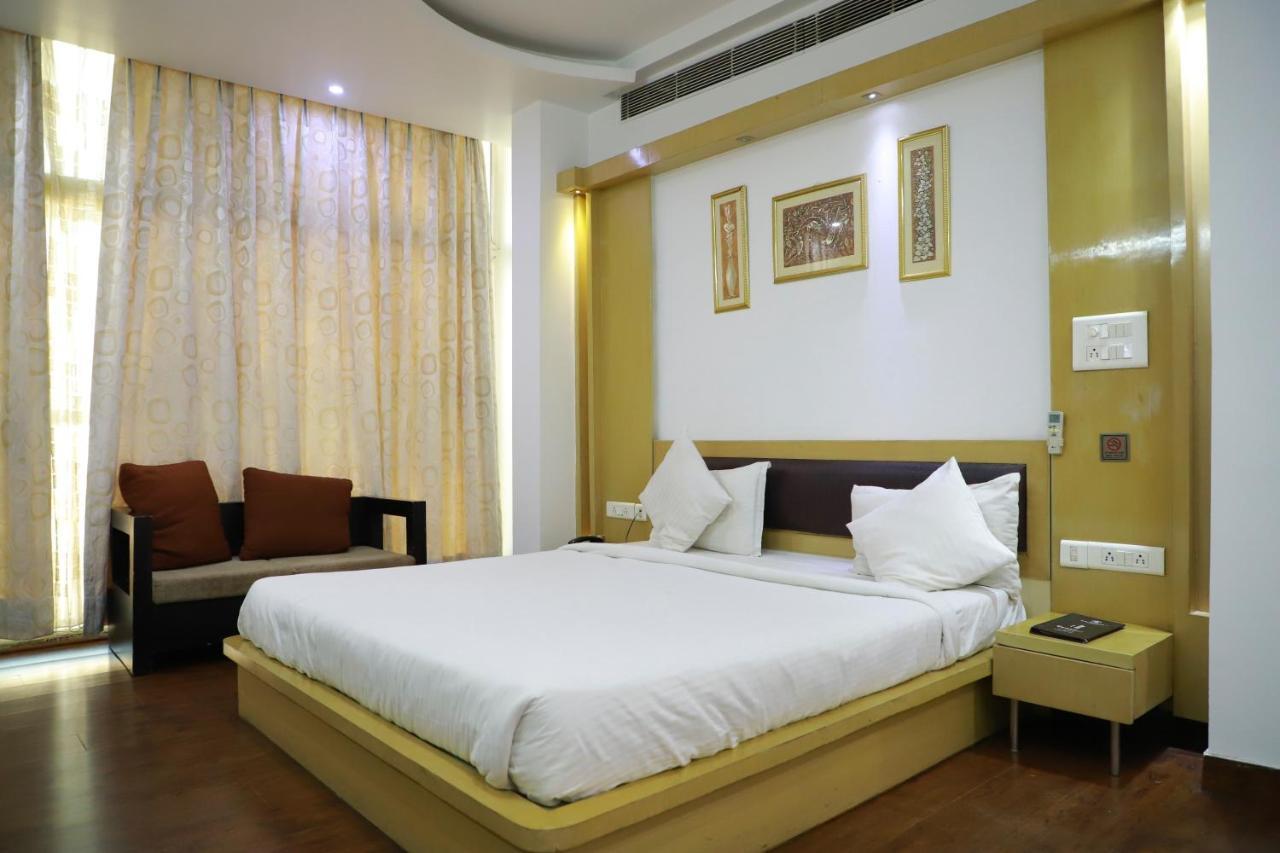 Hotel Parth Inn 가지아바드 외부 사진