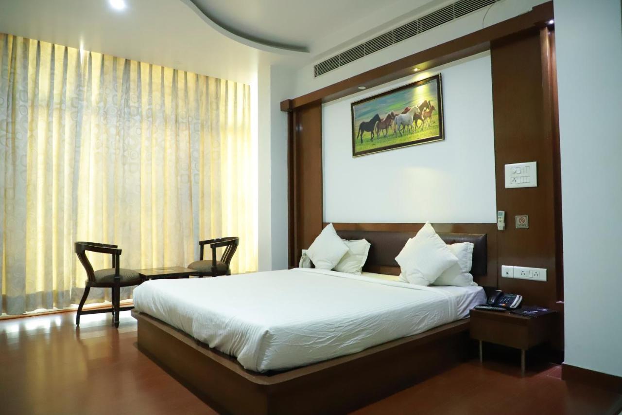 Hotel Parth Inn 가지아바드 외부 사진
