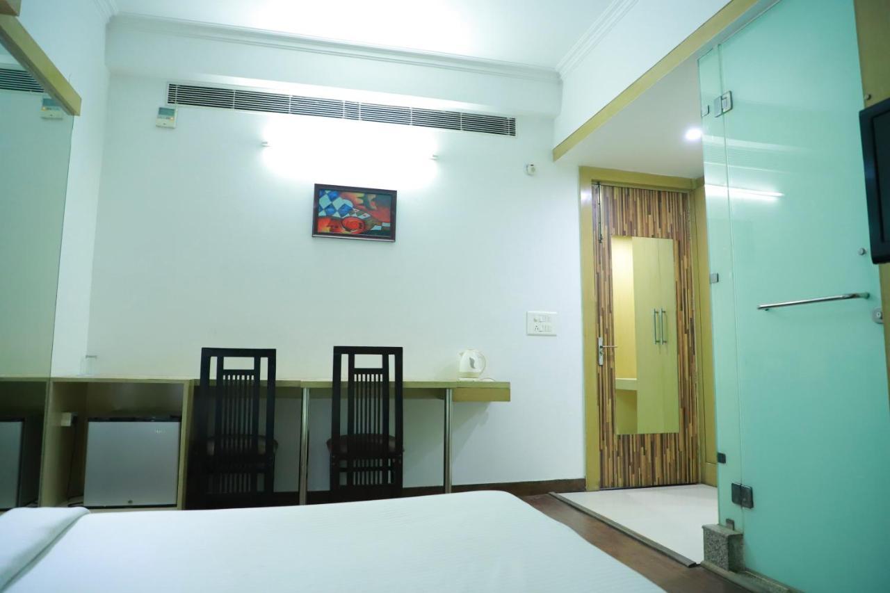 Hotel Parth Inn 가지아바드 외부 사진
