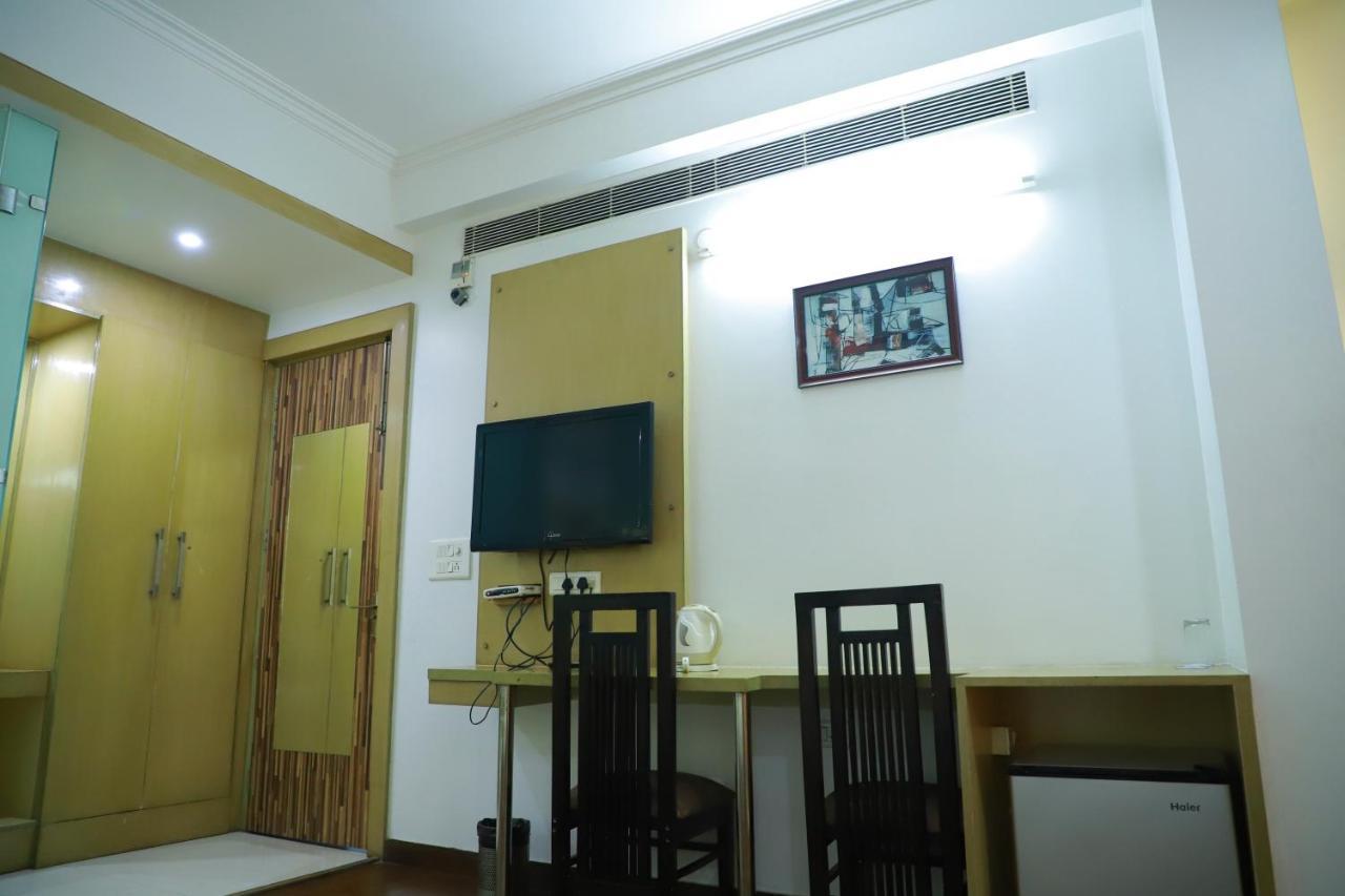 Hotel Parth Inn 가지아바드 외부 사진