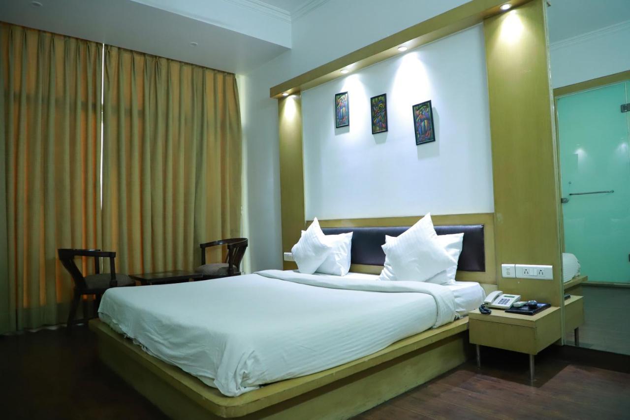 Hotel Parth Inn 가지아바드 외부 사진