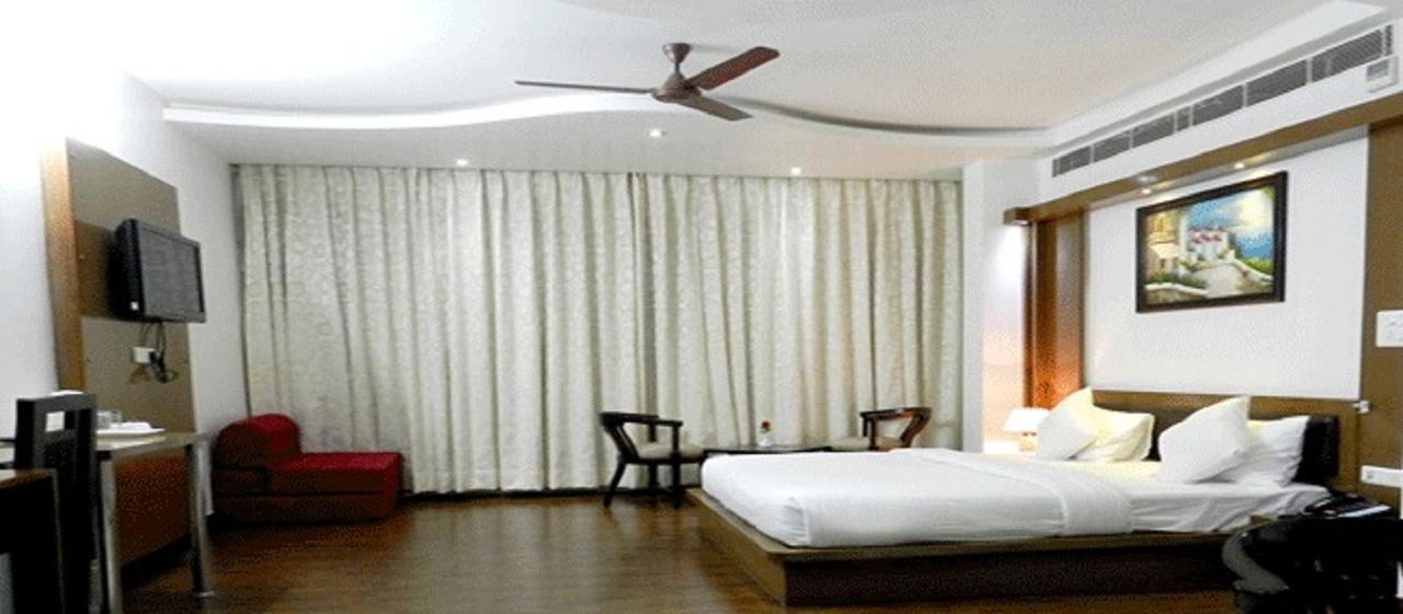 Hotel Parth Inn 가지아바드 외부 사진