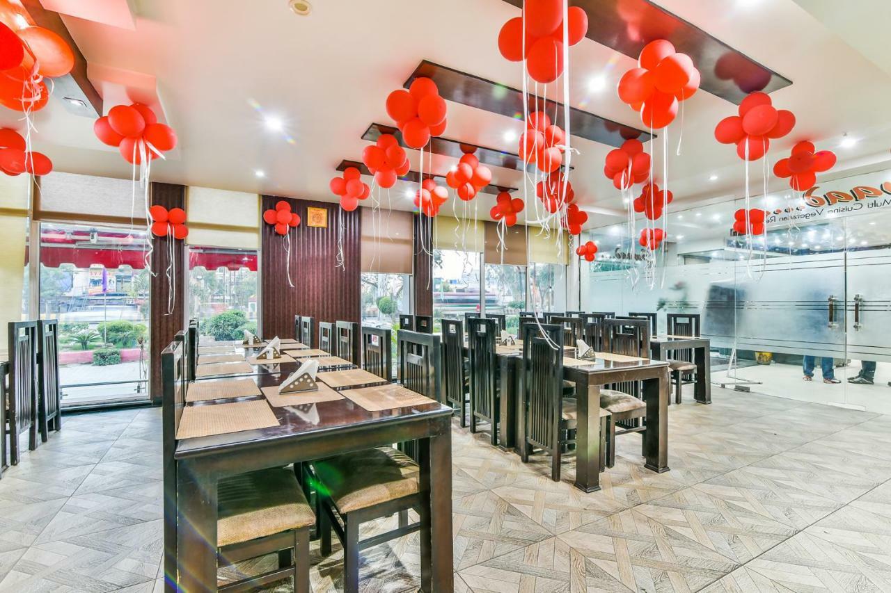 Hotel Parth Inn 가지아바드 외부 사진