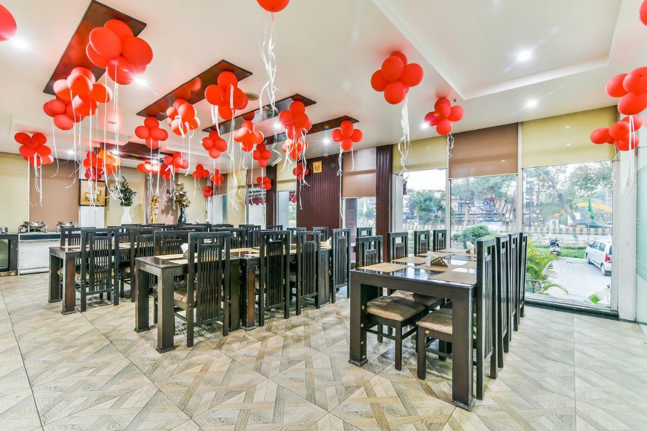 Hotel Parth Inn 가지아바드 외부 사진